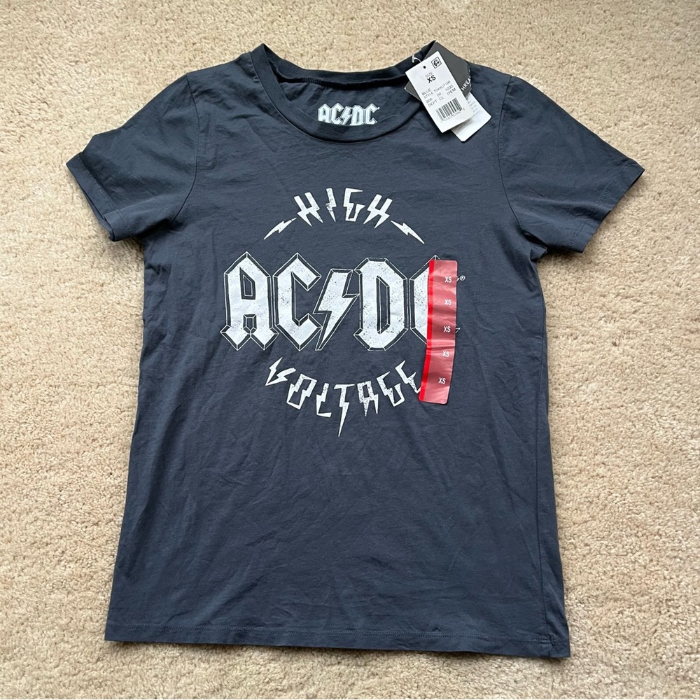 NWT AC/DC High Voltage Women’s Gray Graphic Tee - Size XS - 100% Cotton